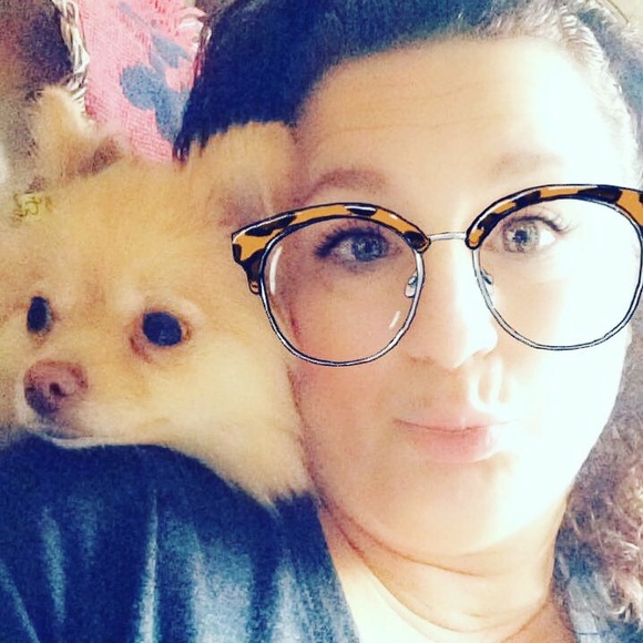 Meet your Posher, Lesli - Picture 2 of 2